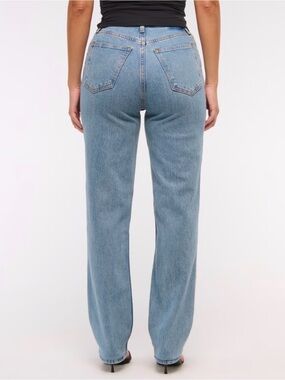 Abercrombie & Fitch - Curve Love Ultra High Rise 90s Straight Jean